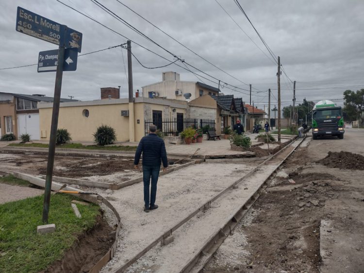 Comienzan a pavimentar la calle Leopoldo Lugones