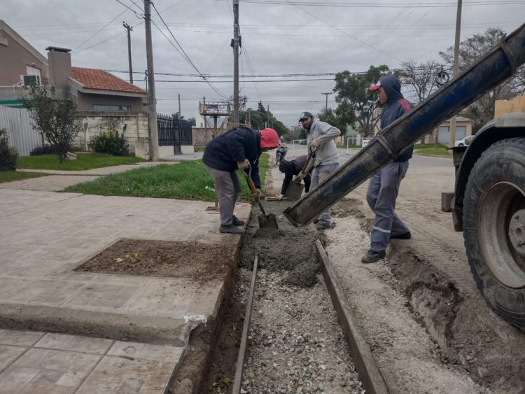 Comienzan a pavimentar la calle Leopoldo Lugones