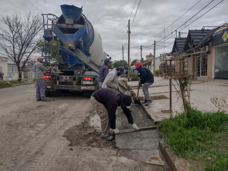 Comienzan a pavimentar la calle Leopoldo Lugones