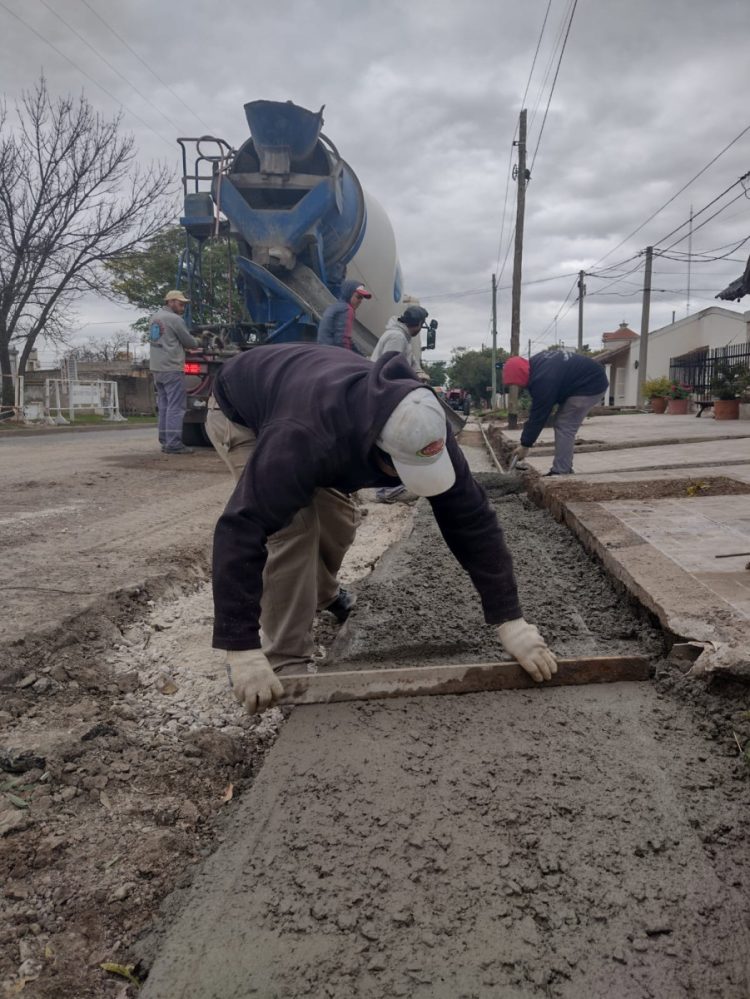 Comienzan a pavimentar la calle Leopoldo Lugones