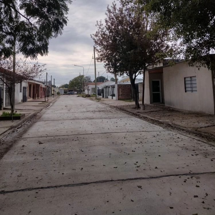 Comienzan a pavimentar la calle Leopoldo Lugones