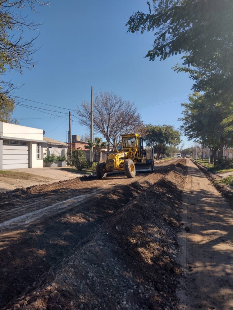 Comienzan a pavimentar la calle Leopoldo Lugones