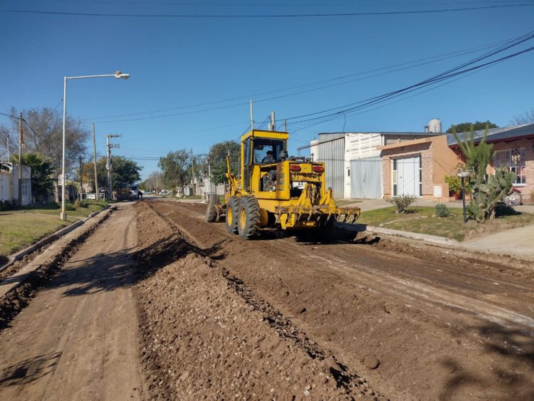 Comienzan a pavimentar la calle Leopoldo Lugones