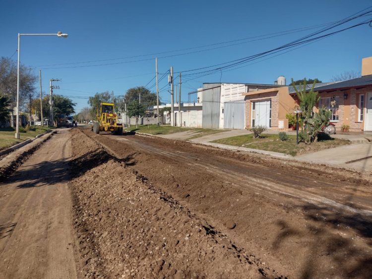 Comienzan a pavimentar la calle Leopoldo Lugones