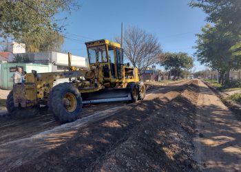 Comienzan a pavimentar la calle Leopoldo Lugones
