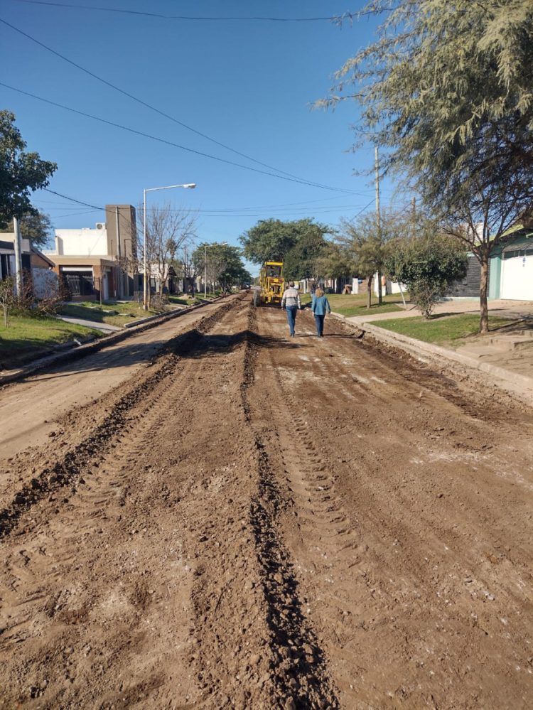 Comienzan a pavimentar la calle Leopoldo Lugones