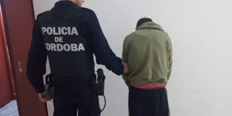 En S. M. Laspiur detuvieron a un sujeto que había sustraído un marco de ventana