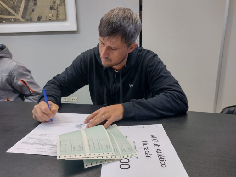 Entrega de subsidios a clubes varillenses