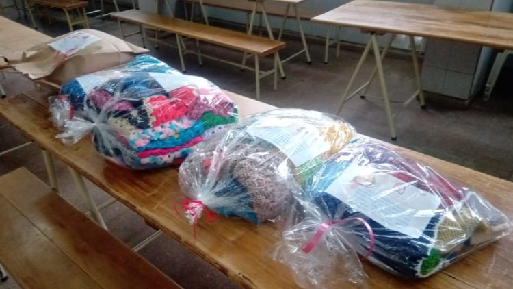 El Zuvi teje y es solidario