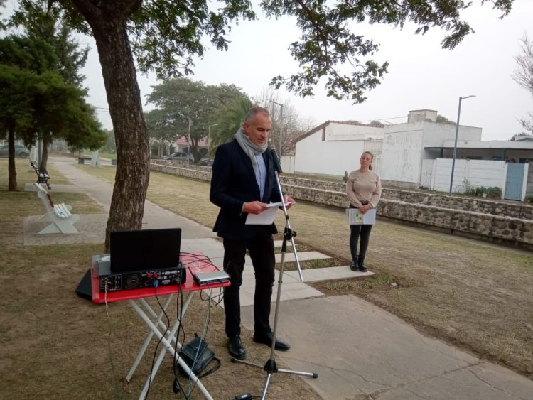 Inauguraron el “Paseo de la Democracia” con la imagen de Alfonsín