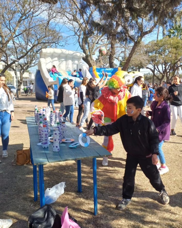 Festejos Día del Niño en Plaza 25 de Mayo