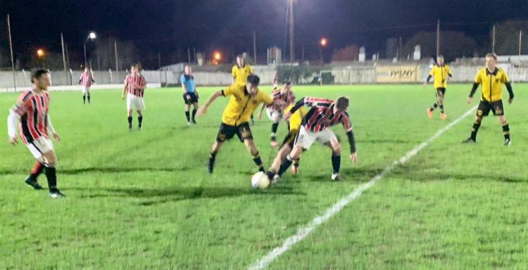 Fútbol Regional: Huracán ganó el clásico, es puntero y único invicto
