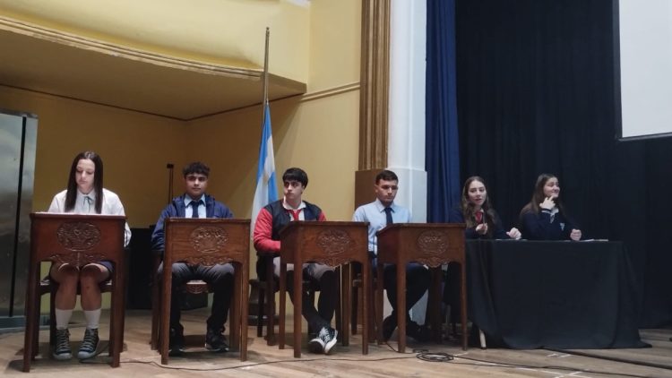 Primera sesión pública  del Concejo Deliberante Juvenil