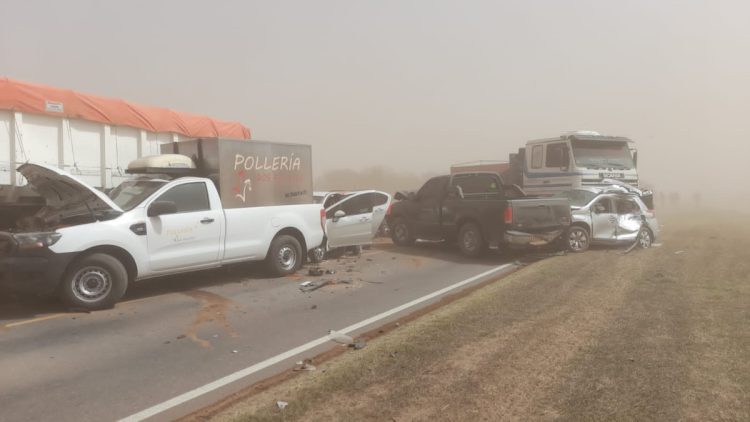 Accidente en Ruta 13: un muerto y 17 heridos en el choque ocurrido por el intenso viento y tierra