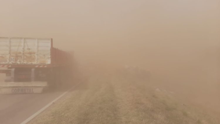 Accidente en Ruta 13: un muerto y 17 heridos en el choque ocurrido por el intenso viento y tierra