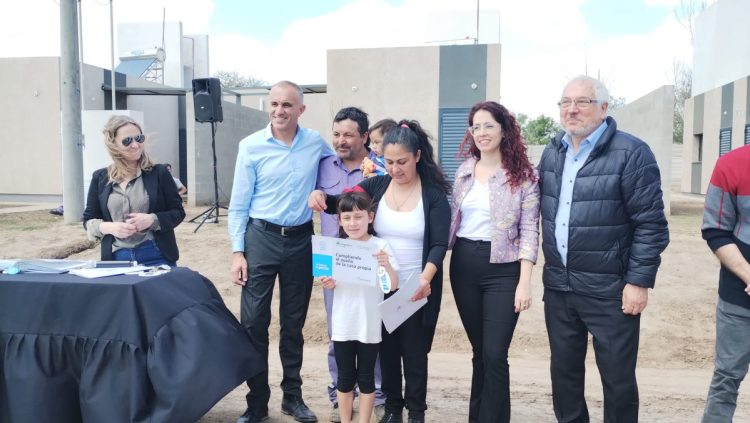 Entregaron las 20 viviendas del loteo “Aires del Este”