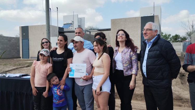 Entregaron las 20 viviendas del loteo “Aires del Este”