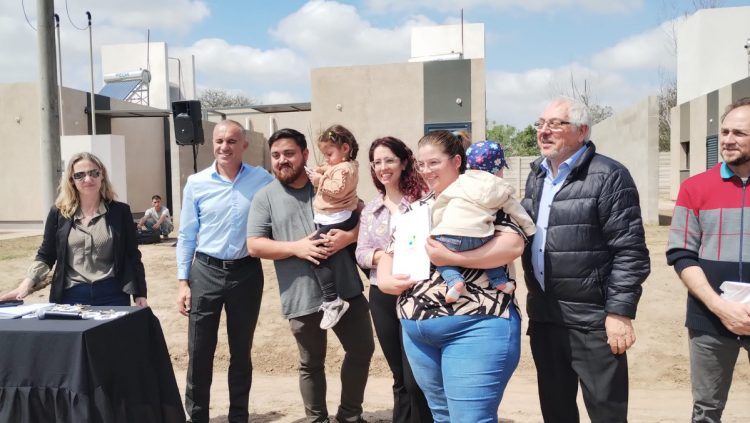 Entregaron las 20 viviendas del loteo “Aires del Este”