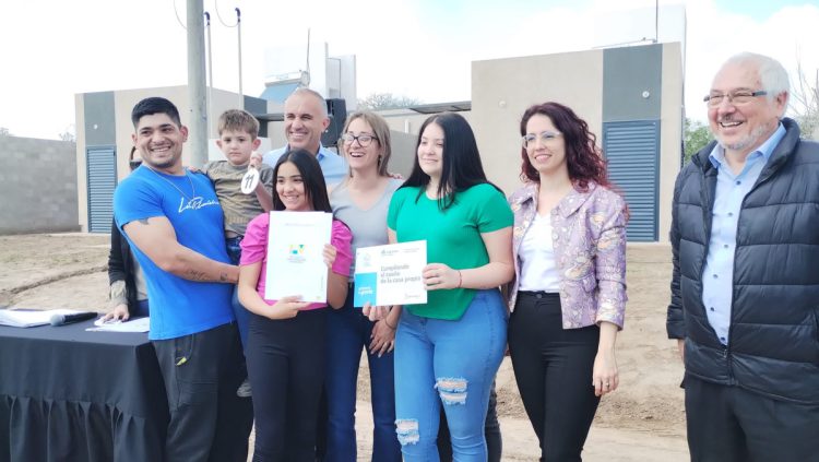 Entregaron las 20 viviendas del loteo “Aires del Este”