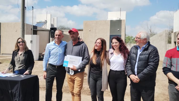 Entregaron las 20 viviendas del loteo “Aires del Este”