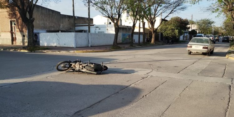 Nuevo accidente en esquina peligrosa.Nadie frena