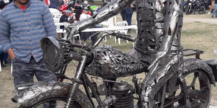 Inauguraron el Monumento al Motero en Alicia