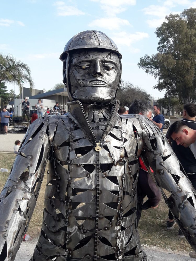 Inauguraron el Monumento al Motero en Alicia