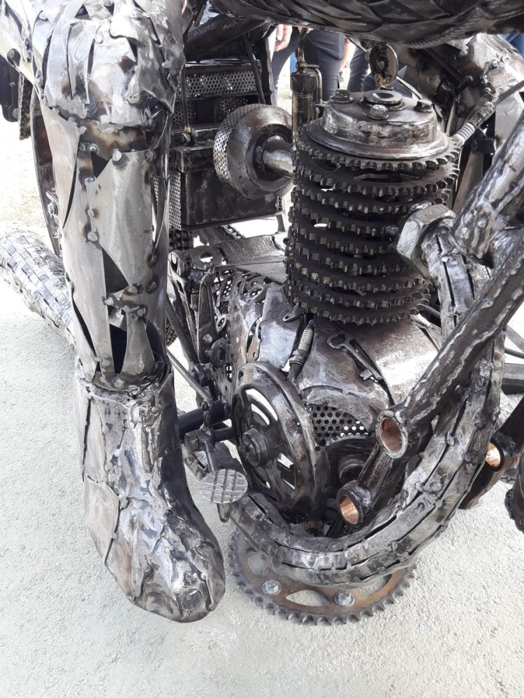 Inauguraron el Monumento al Motero en Alicia