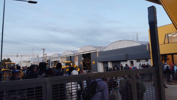 La UOM manifiesta por  despidos  de  trabajadores en Pauny