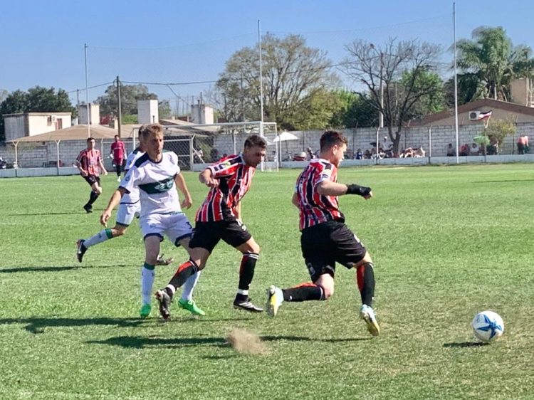 Fútbol  Regional: cayeron Huracán y Almafuerte en el  inicio de la Zona Campeonato