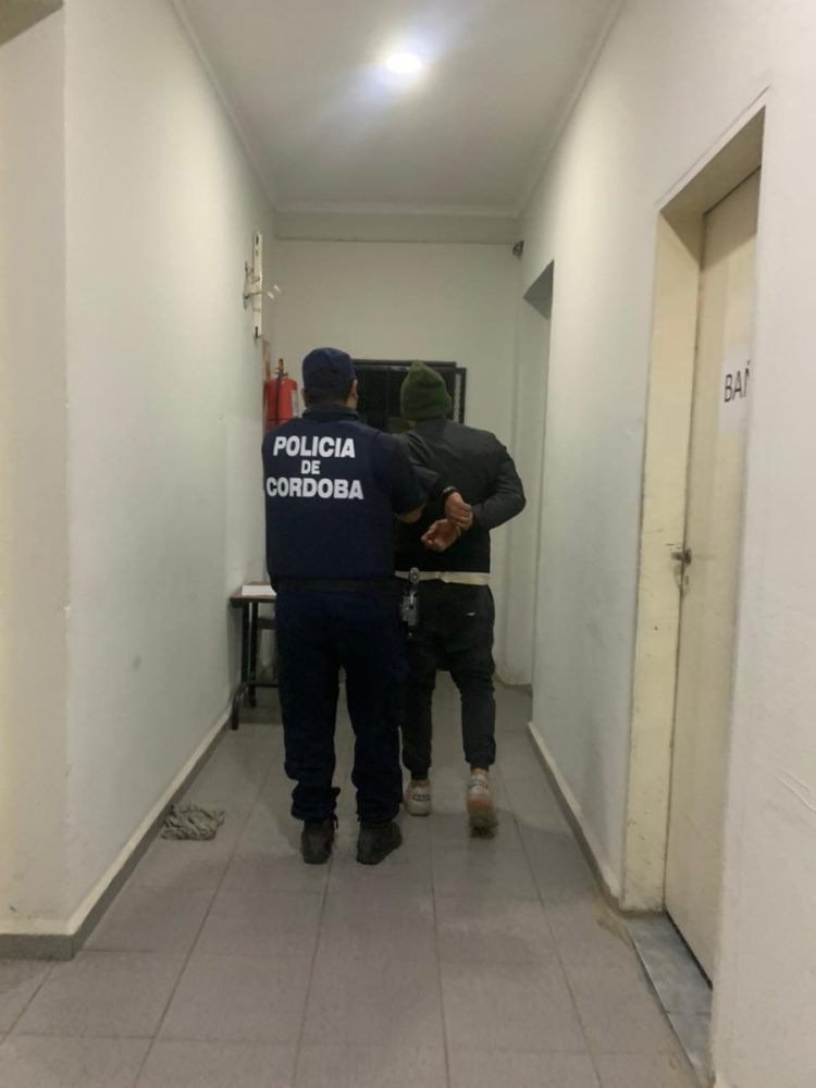 Dos detenidos por intento de robo de garrafa