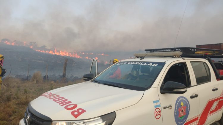 Esta tarde podrían regresar los bomberos varillenses apostados en la zona serrana