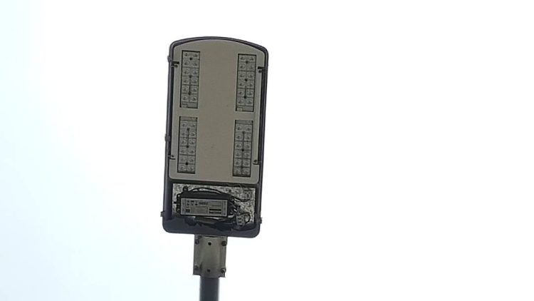 Vandalizaron luces LED en el Paseo del Caminante