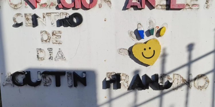 Destrozaron el cartel de Fundación Aneley