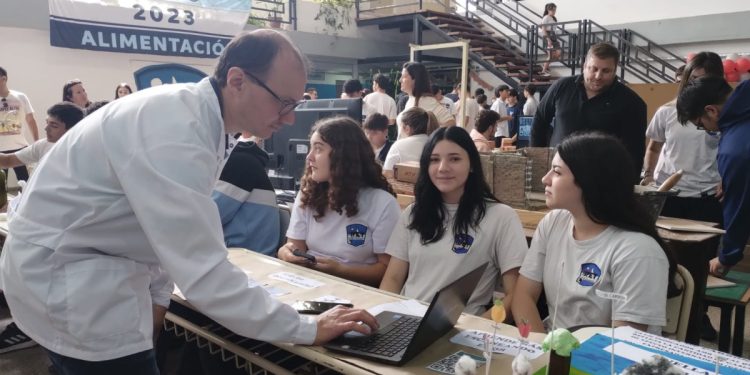 Jornada de Portones Abiertos en el IPEM 263