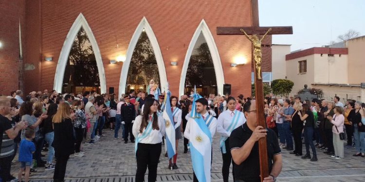 Procesión en honor a Nuestra Señora del Rosario