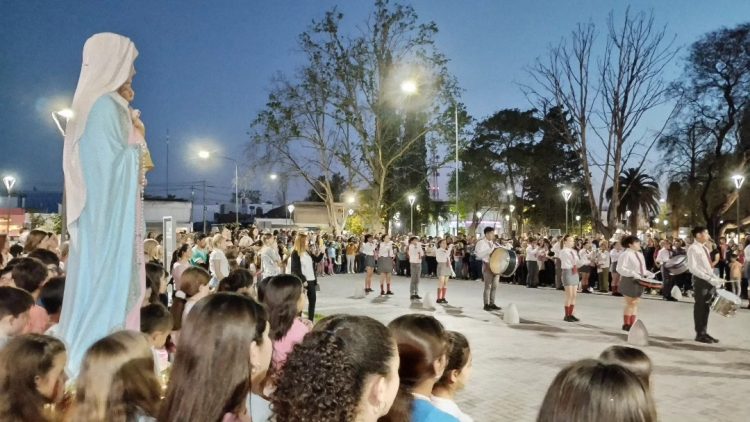 Procesión en honor a Nuestra Señora del Rosario