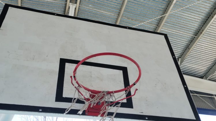 Bronca e impotencia. Destrozos en el Polideportivo Social