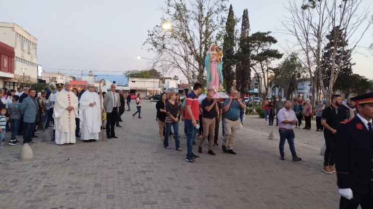 Procesión en honor a Nuestra Señora del Rosario