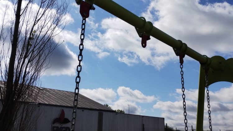 Bronca e impotencia. Destrozos en el Polideportivo Social