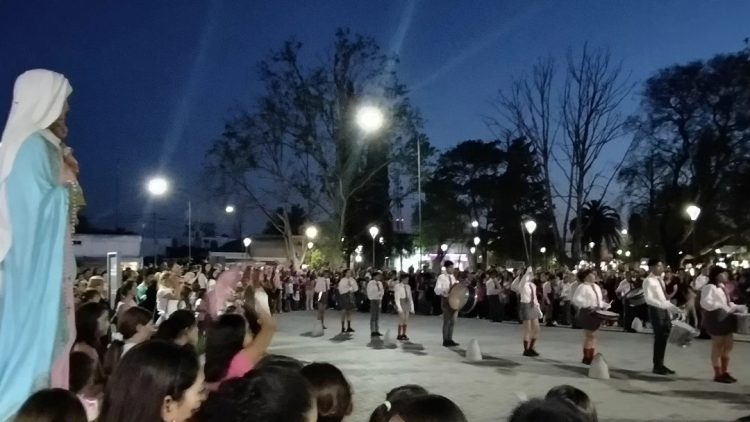 Procesión en honor a Nuestra Señora del Rosario