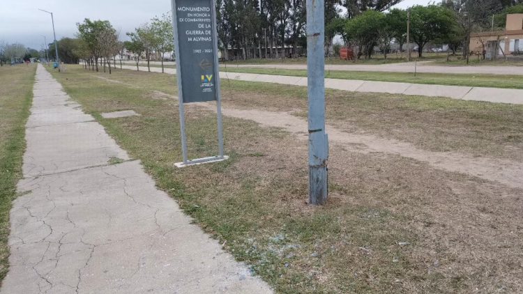 Vandalizaron luces LED en el Paseo del Caminante