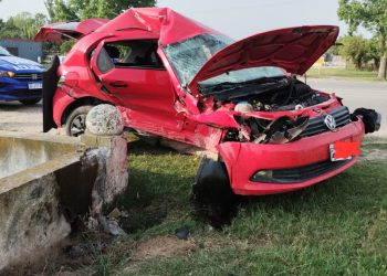 Espectacular accidente en el acceso a la ciudad. Lesiones leves