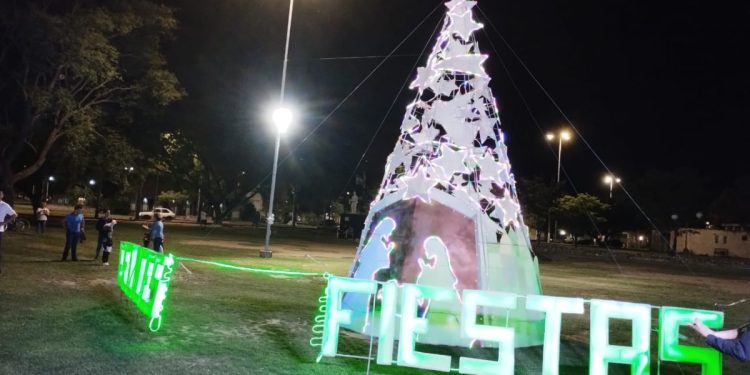 Encendido del arbolito navideño en nuestra ciudad