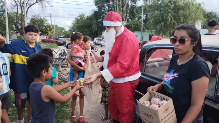 Papá Noel llevó regalos a niños de nuestra ciudad
