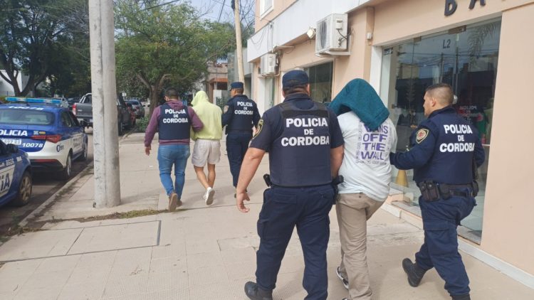 Allanamientos, detenidos y secuestro de armas y otros elementos
