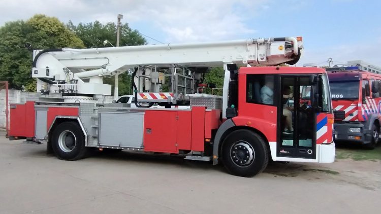 Bomberos ya cuenta con la nueva unidad con hidroelevador de 27 metros de altura