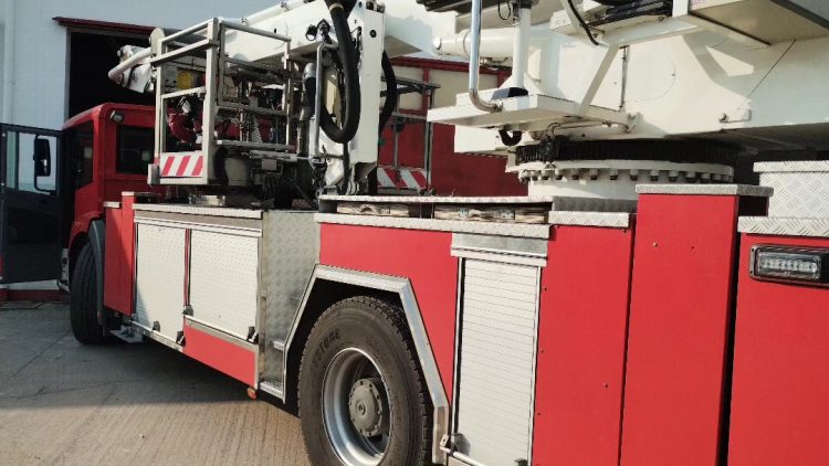 Bomberos ya cuenta con la nueva unidad con hidroelevador de 27 metros de altura