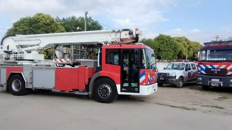 Bomberos ya cuenta con la nueva unidad con hidroelevador de 27 metros de altura