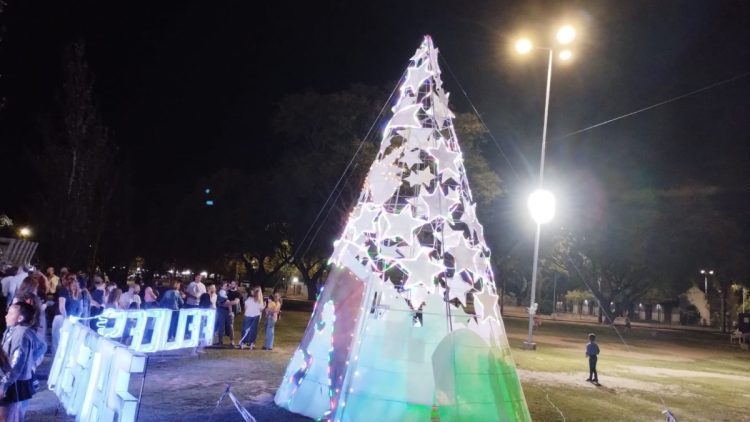 Encendido del arbolito navideño en nuestra ciudad